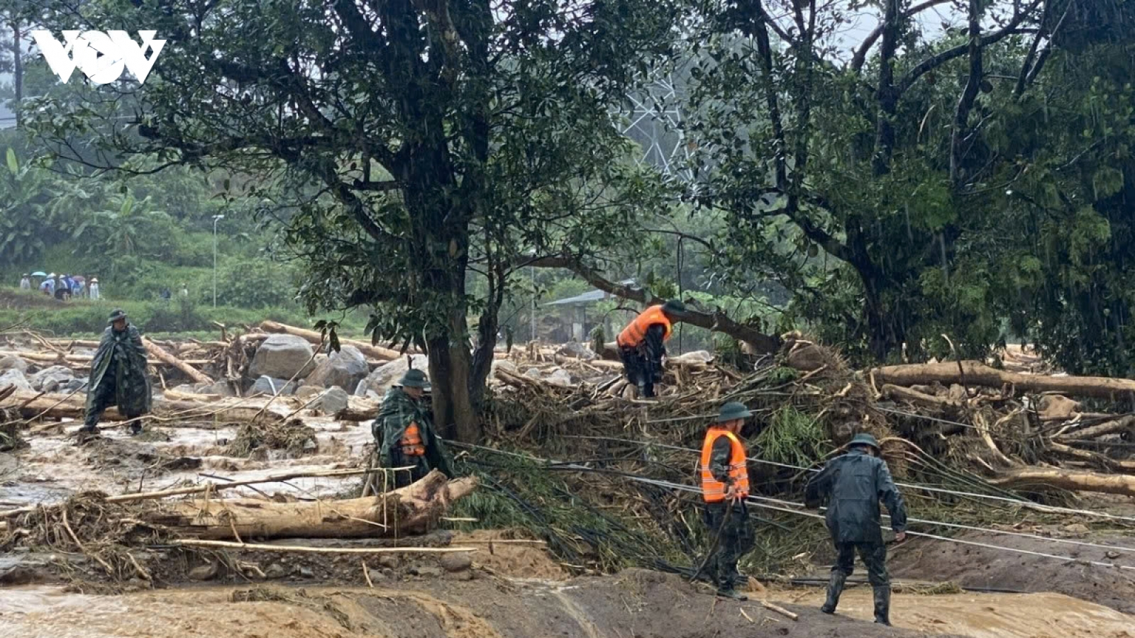 Mưa lũ ở các tỉnh phía Bắc: Yêu cầu Không quân sẵn sàng bay tìm kiếm cứu nạn