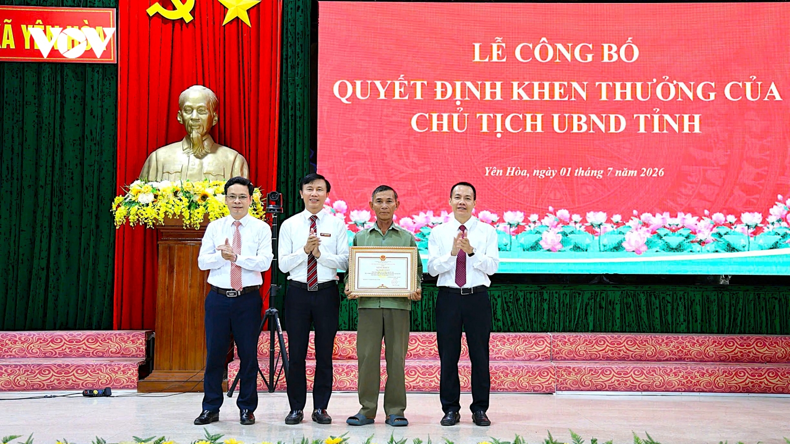 Tặng bằng khen cho người đàn ông cứu 2 trẻ em đuối nước ở Hà Tĩnh