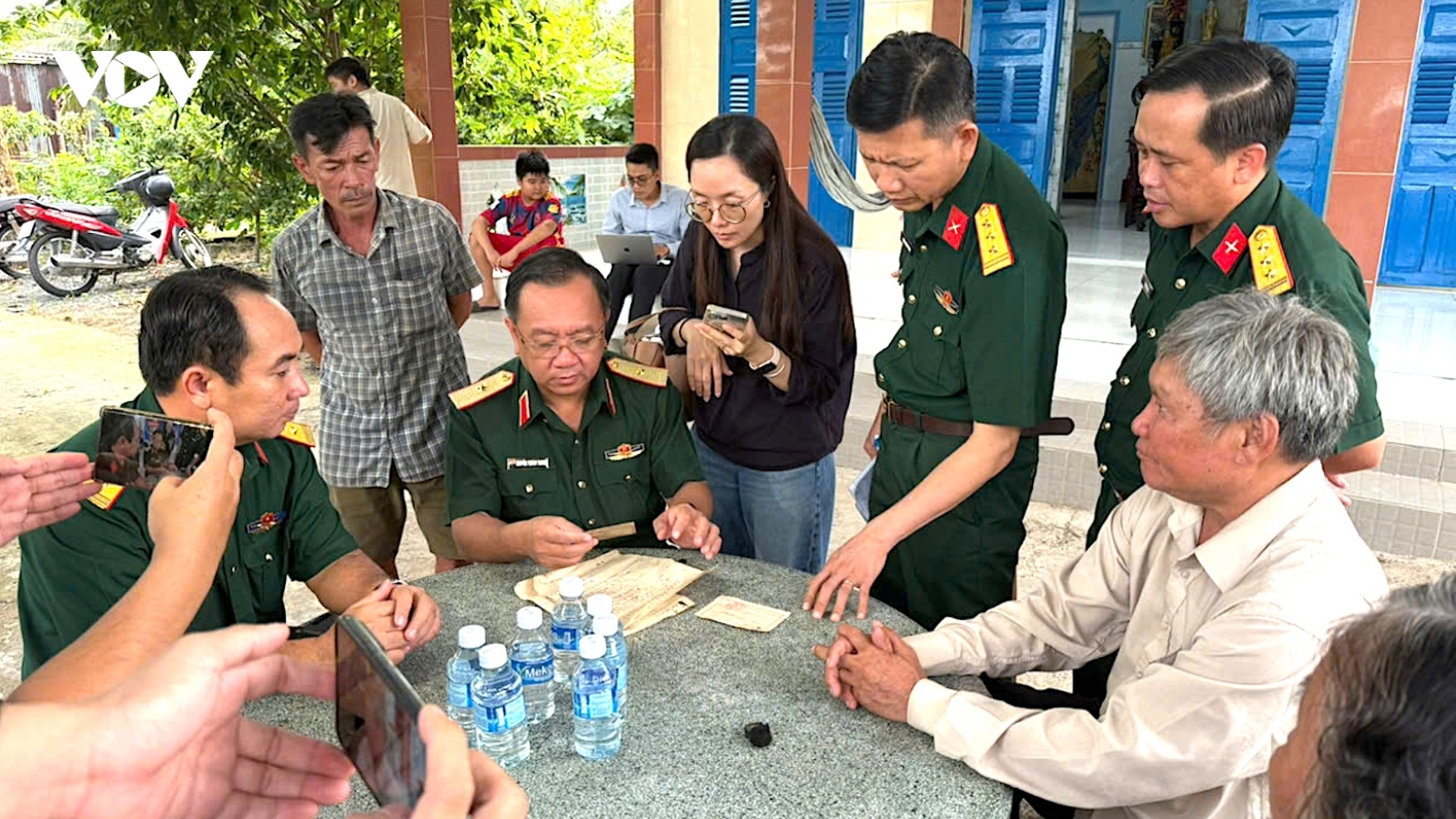 Chính ủy Bộ Tư lệnh TP.HCM trực tiếp đi xác minh thân nhân liệt sĩ Huỳnh Văn Quên