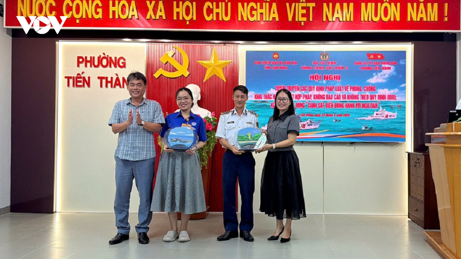 Hàng trăm chủ tàu ở Lâm Đồng ký cam kết không vi phạm IUU