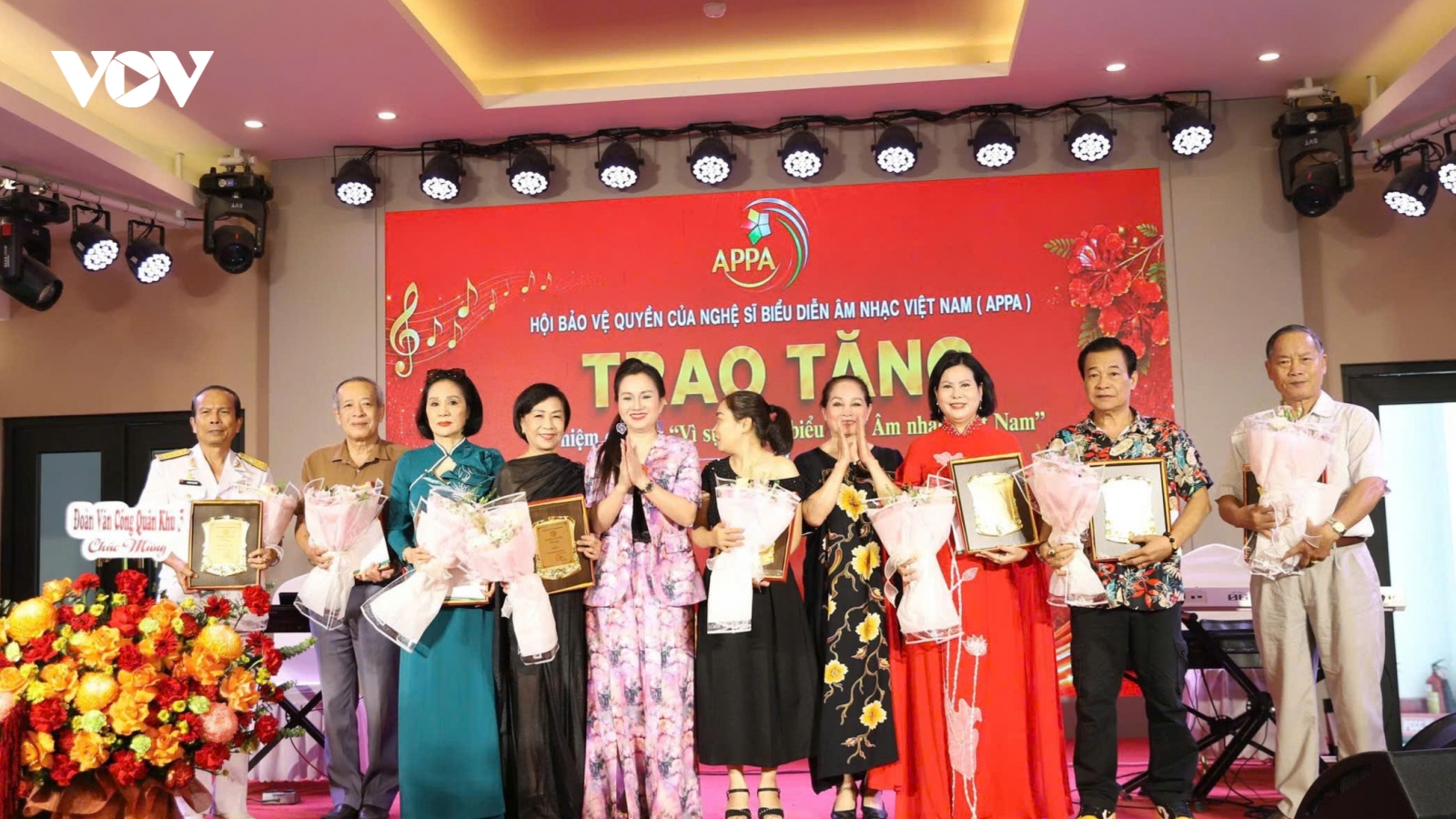 8 nghệ sĩ Hải Phòng nhận Kỷ niệm chương “Vì sự nghiệp biểu diễn Âm nhạc Việt Nam”