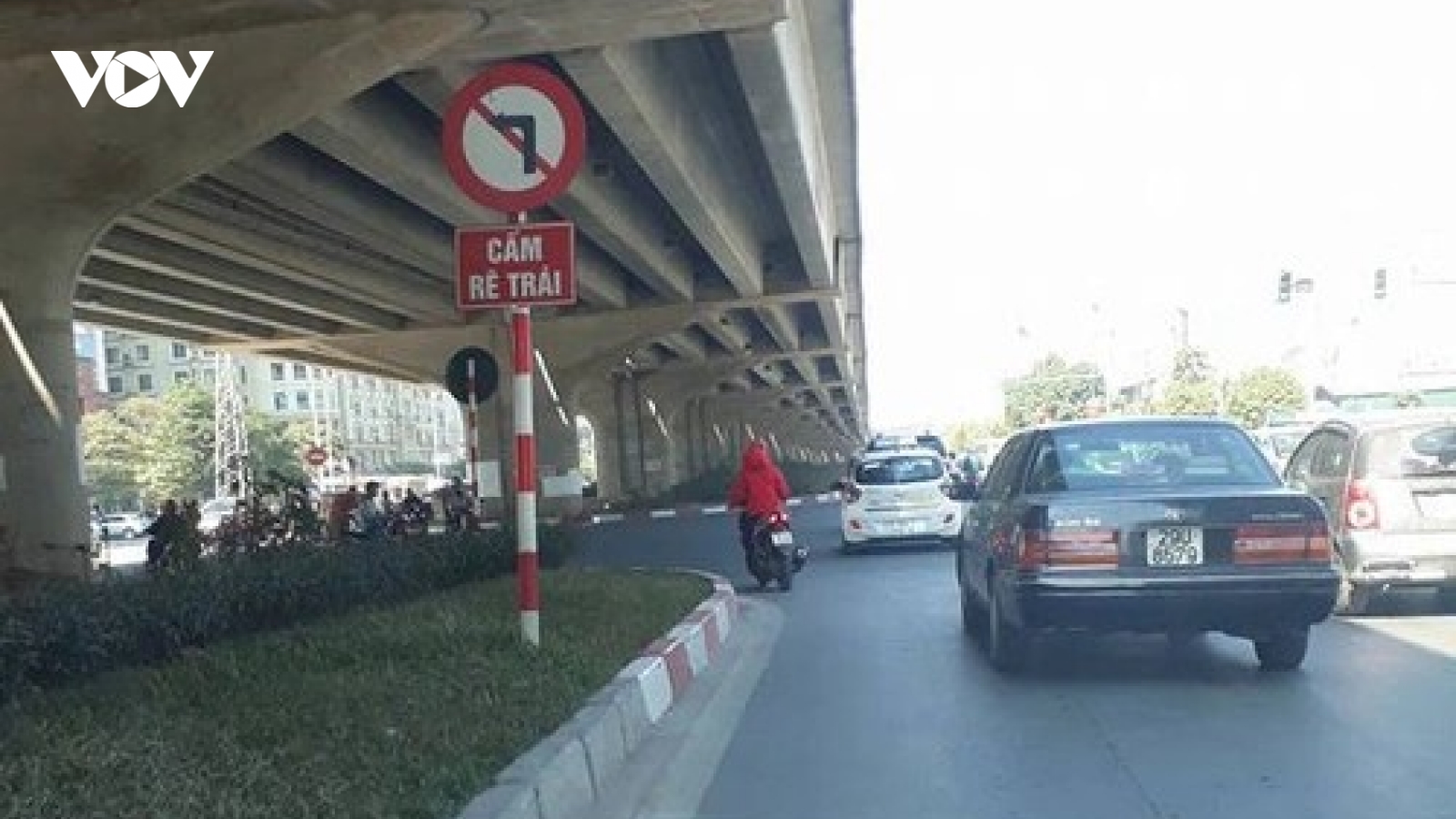 Quy định mới tài xế phải biết: Cấm rẽ trái có cấm quay đầu xe?
