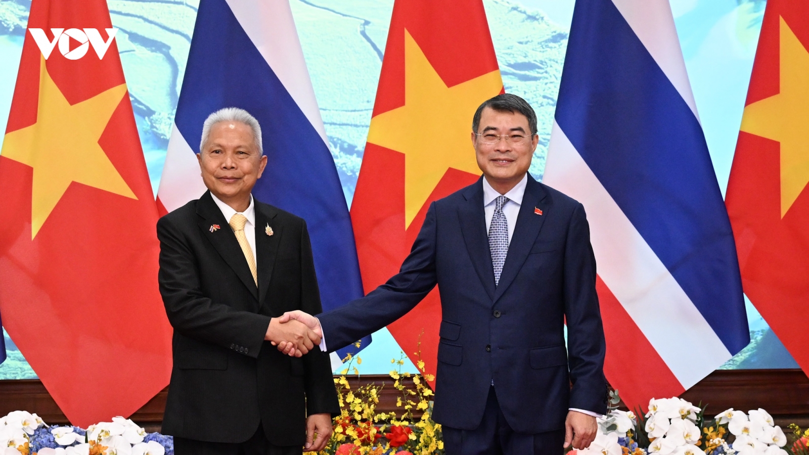 Thủ tướng Lê Minh Hưng hội kiến Chủ tịch Quốc hội kiêm Chủ tịch Hạ viện Thái Lan