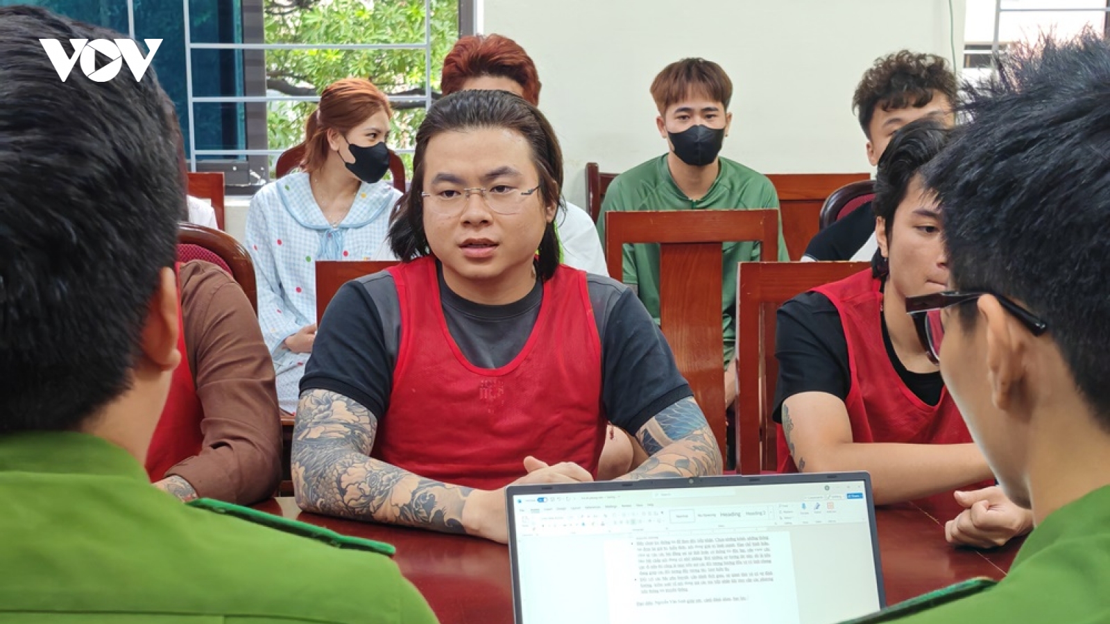 Toàn cảnh: Khởi tố Phạm Tuấn và 9 bị can liên quan video bạo lực "triệu view"