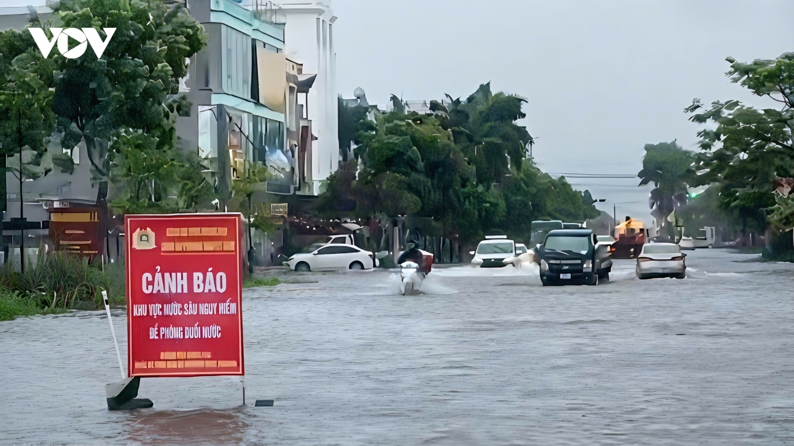 Bão số 4 gây ngập sâu nhiều tuyến phố, khu đô thị ở Thanh Hóa
