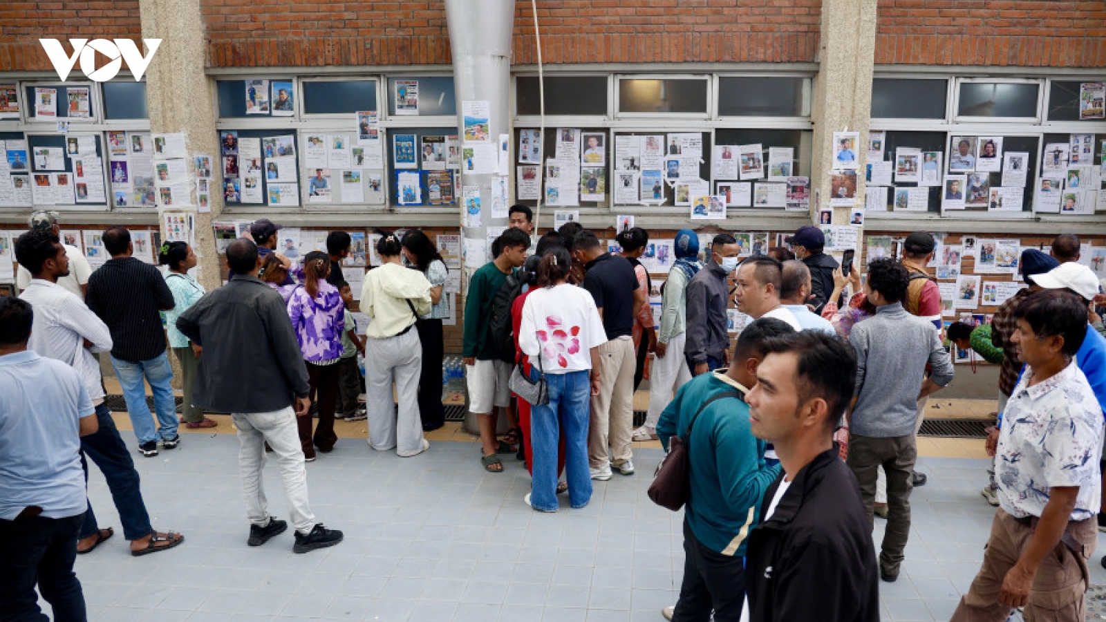 Những cuộc tìm kiếm tuyệt vọng sau lũ quét ở Nepal