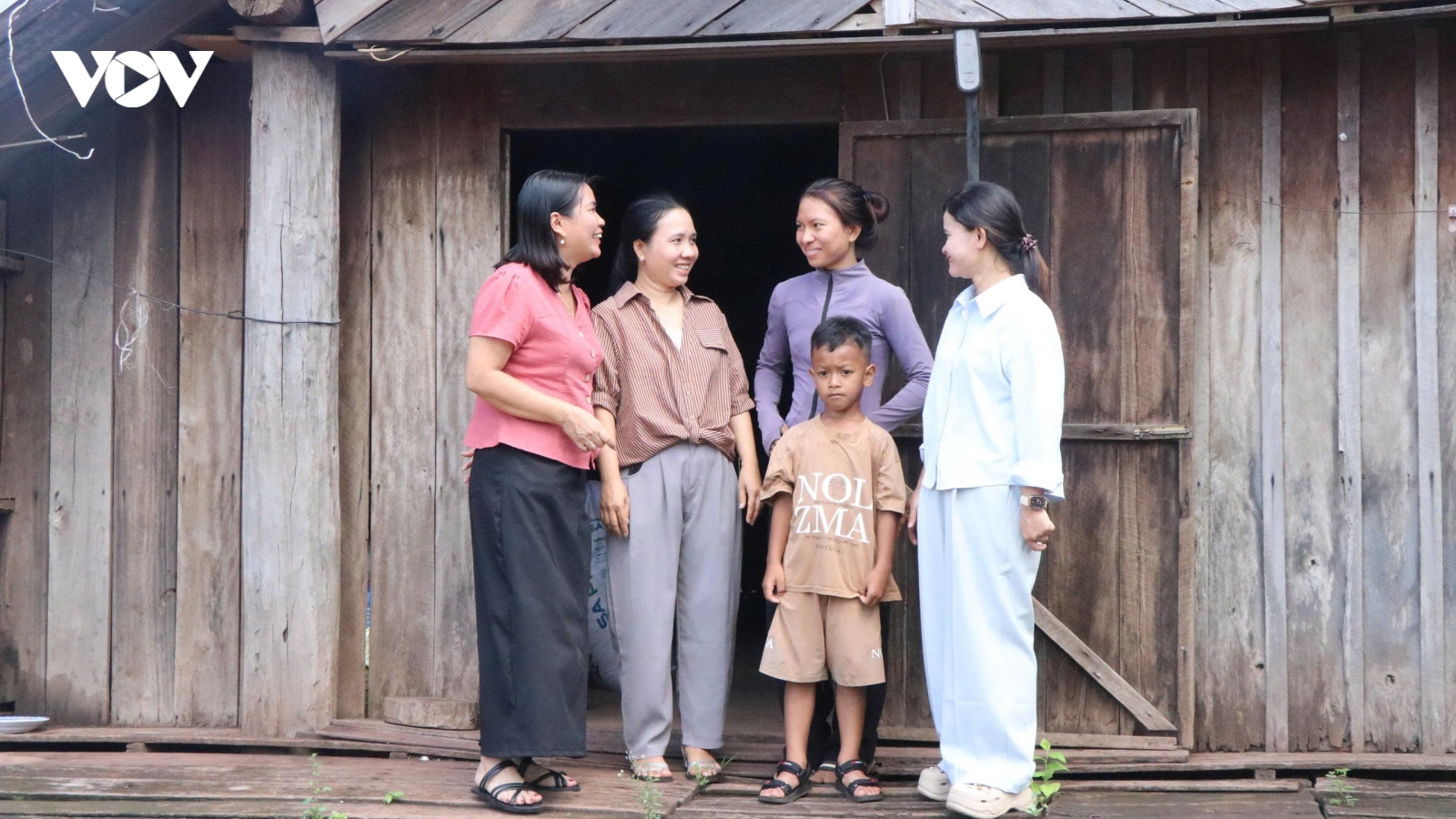 Năm học mới, Đắk Lắk nỗ lực đưa học sinh vùng khó đến lớp