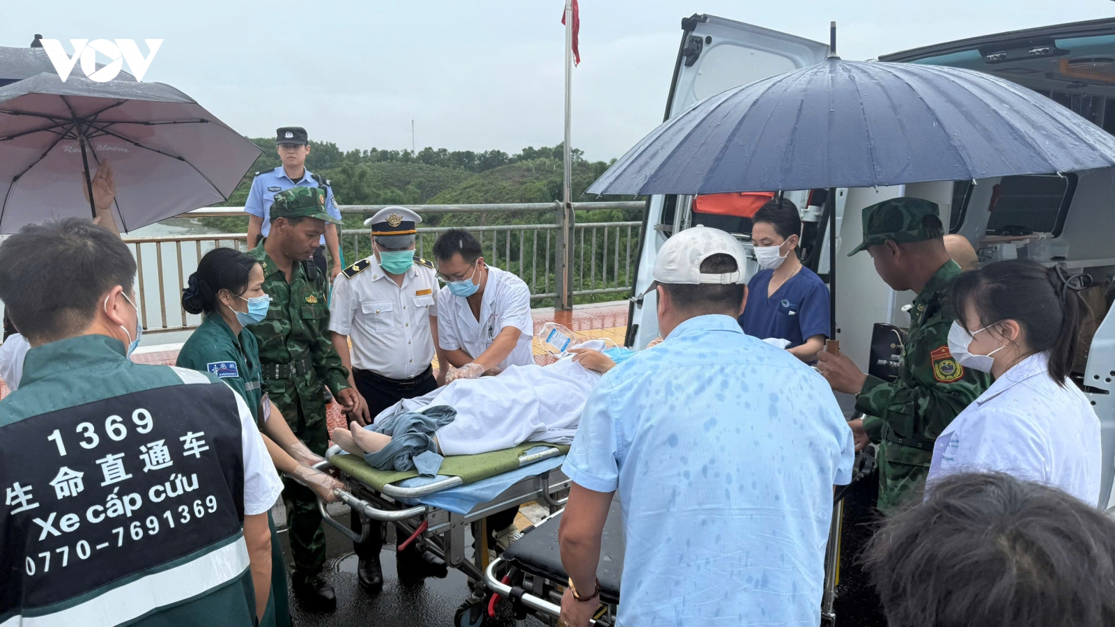 Hơn 800 lượt xe qua “Luồng xanh 1369” đưa người bệnh cấp cứu xuyên biên giới