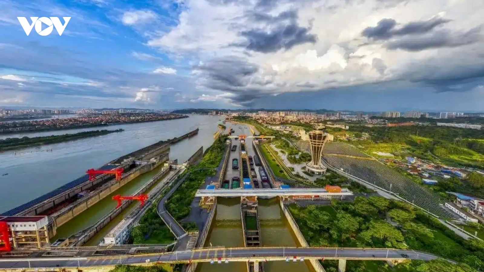 Trung Quốc xây siêu vành đai giao thông dài hơn 27.000 km dọc biên giới và bờ biển