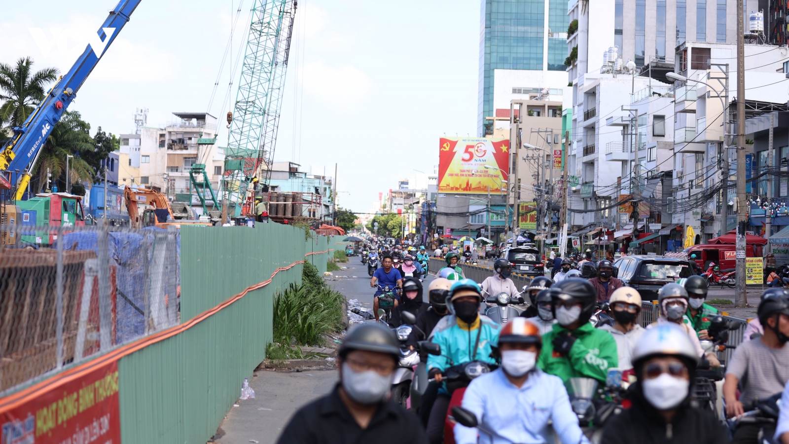 Nhiều tài xế ở TP.HCM phải quay đầu khi đường Cách Mạng Tháng Tám cấm ô tô