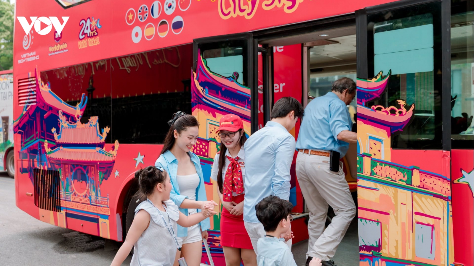 Bus 2 tầng Hà Nội - Vietnam Sightseeing: Cầu nối du lịch chuỗi tại Thủ đô