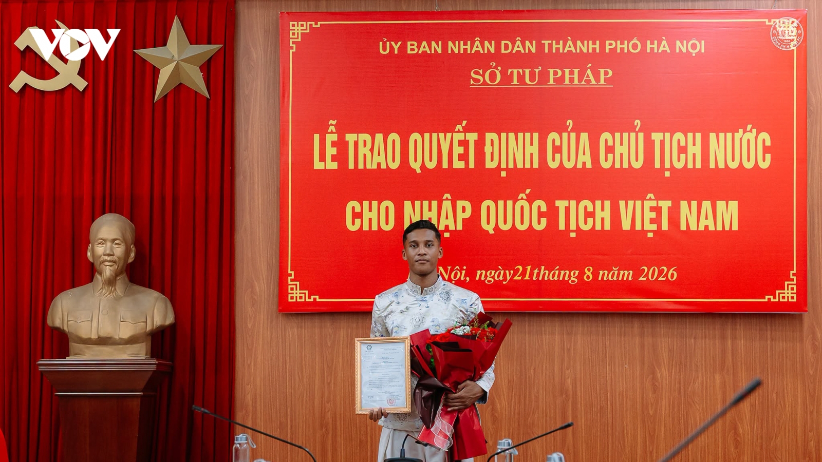 HLV Kim Sang Sik có thêm lựa chọn ở hàng thủ ĐT Việt Nam