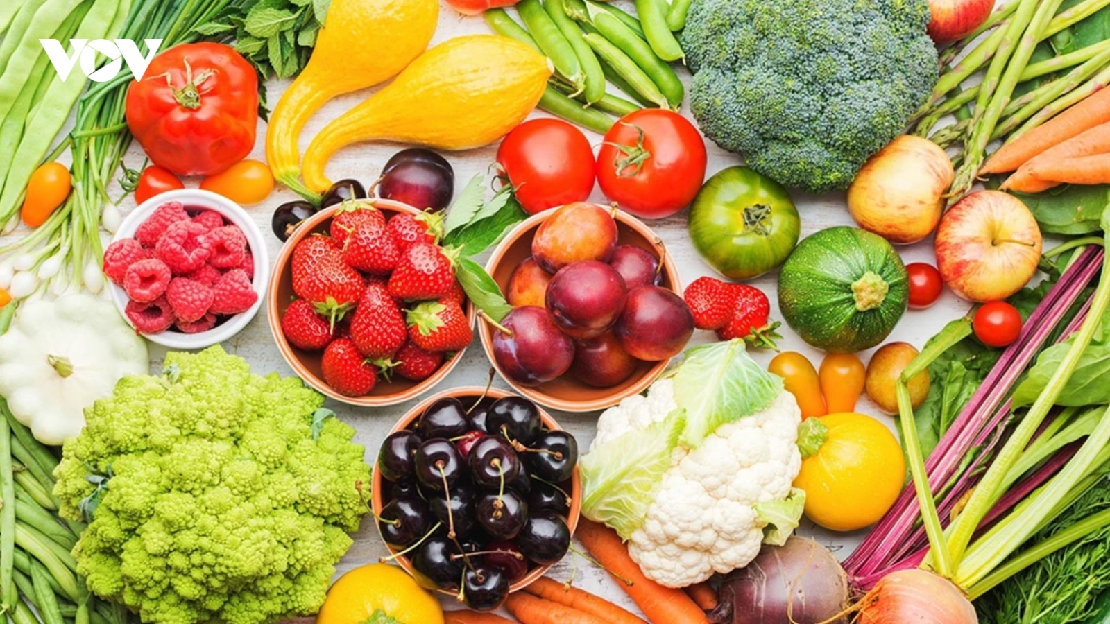 Sự thật khó ngờ đằng sau trào lưu ăn thô 100%