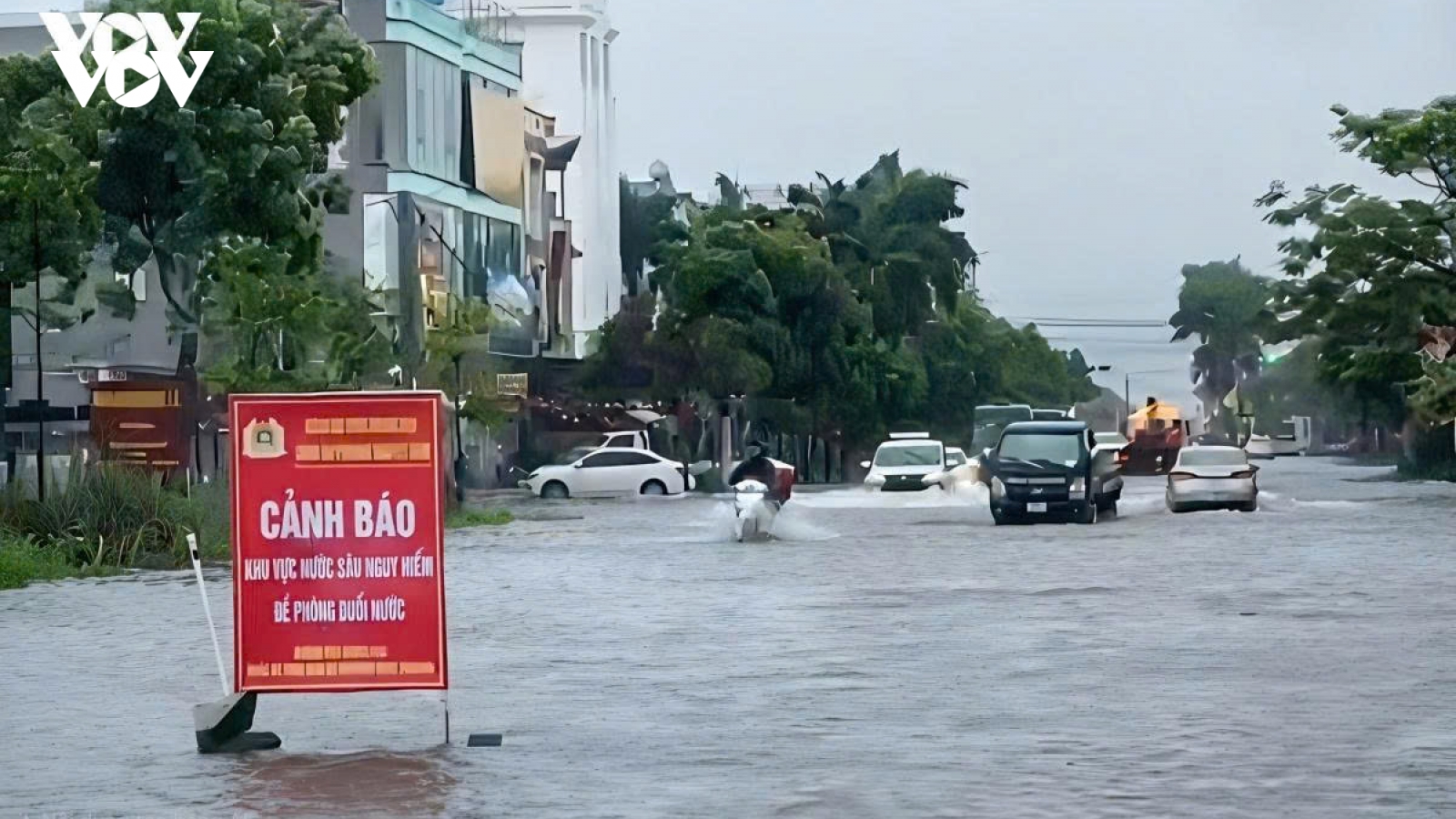 Hành động khẩn khắc phục hậu quả bão số 4 và mưa lũ