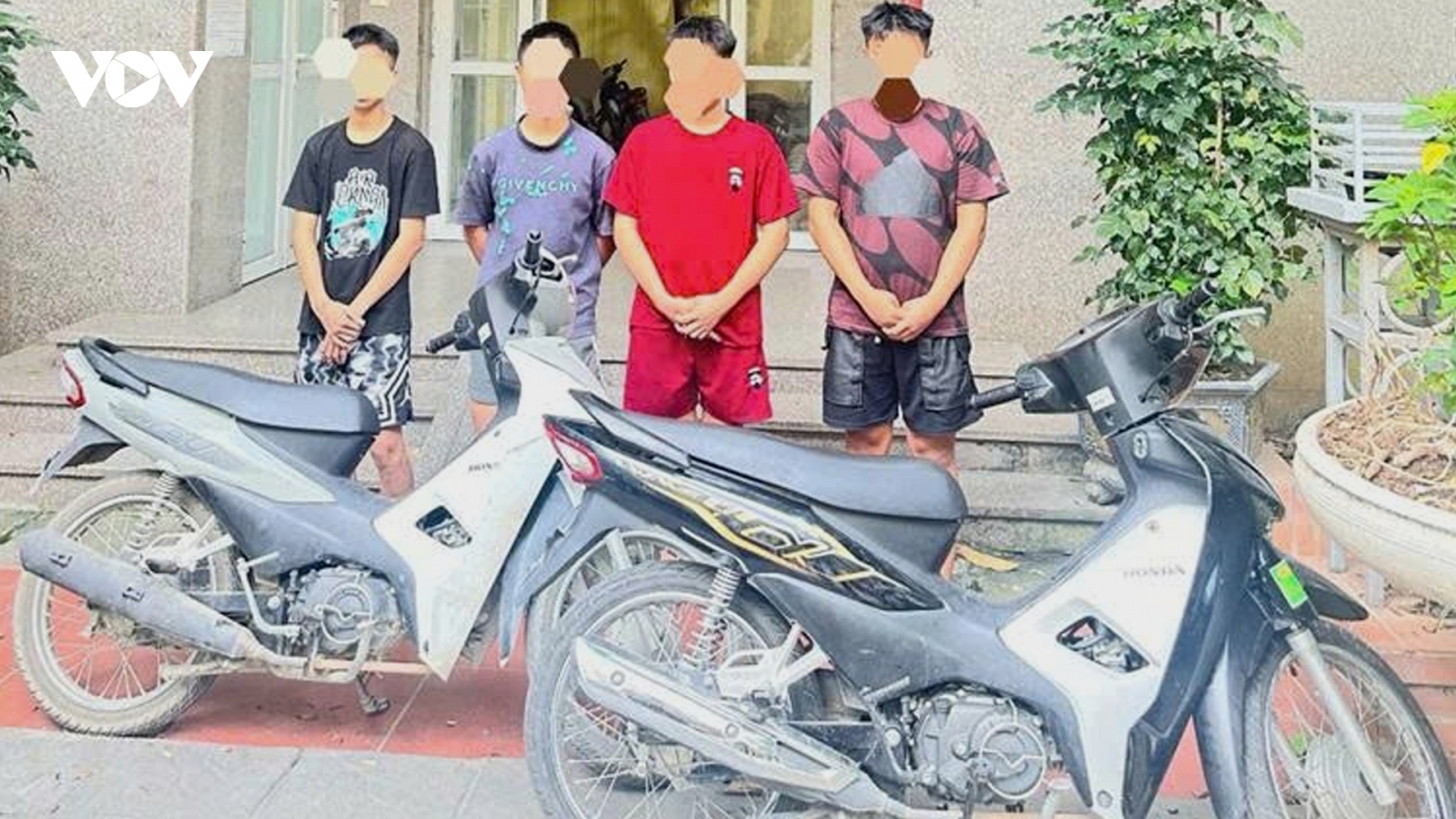 Bắt nhanh nhóm thanh, thiếu niên trộm cắp xe máy ở Hà Nội