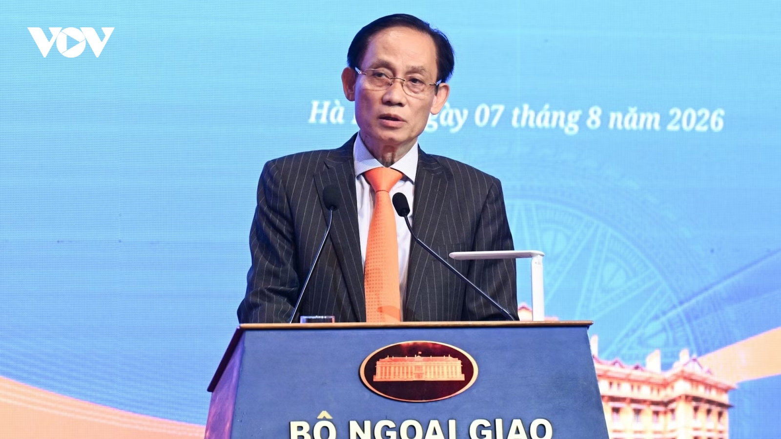 Chuyển chủ trương đối ngoại thành hành động cụ thể
