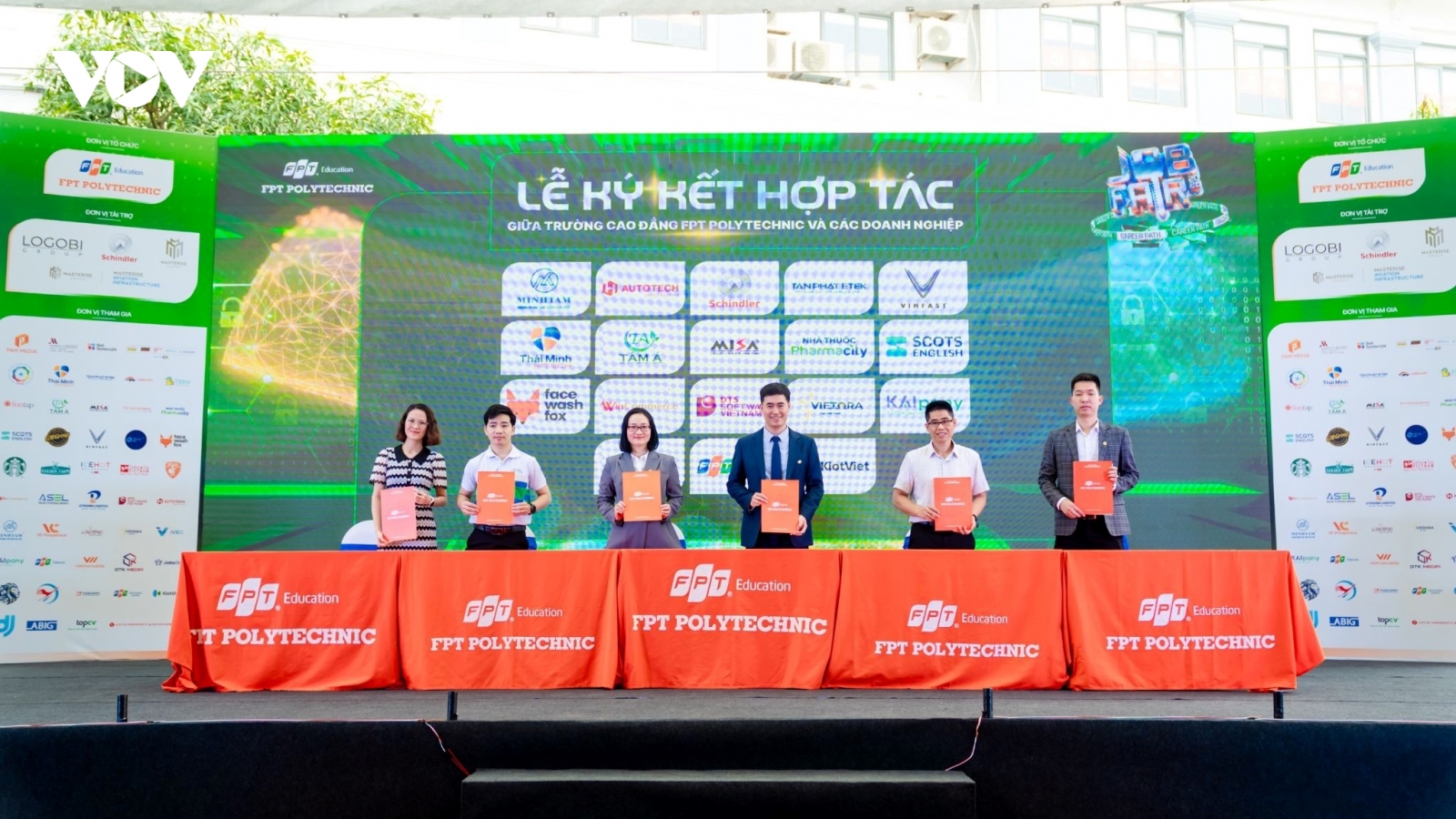 Học bổng trở thành điểm tựa của nhiều học sinh sau kỳ thi THPT