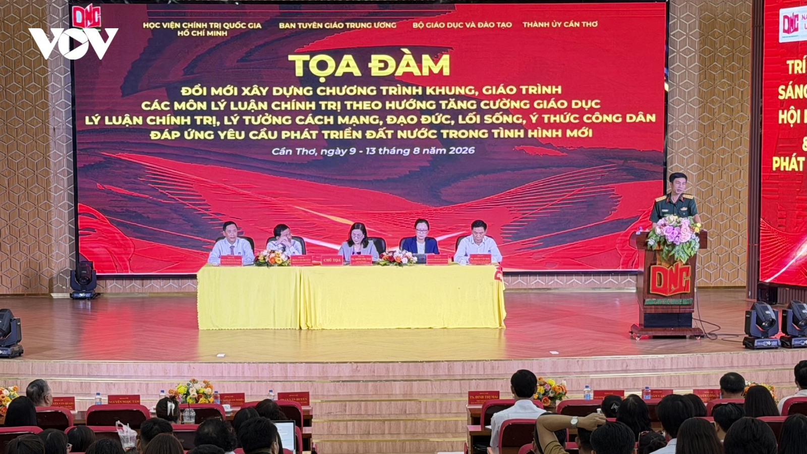Đổi mới giáo dục lý luận chính trị theo yêu cầu mới