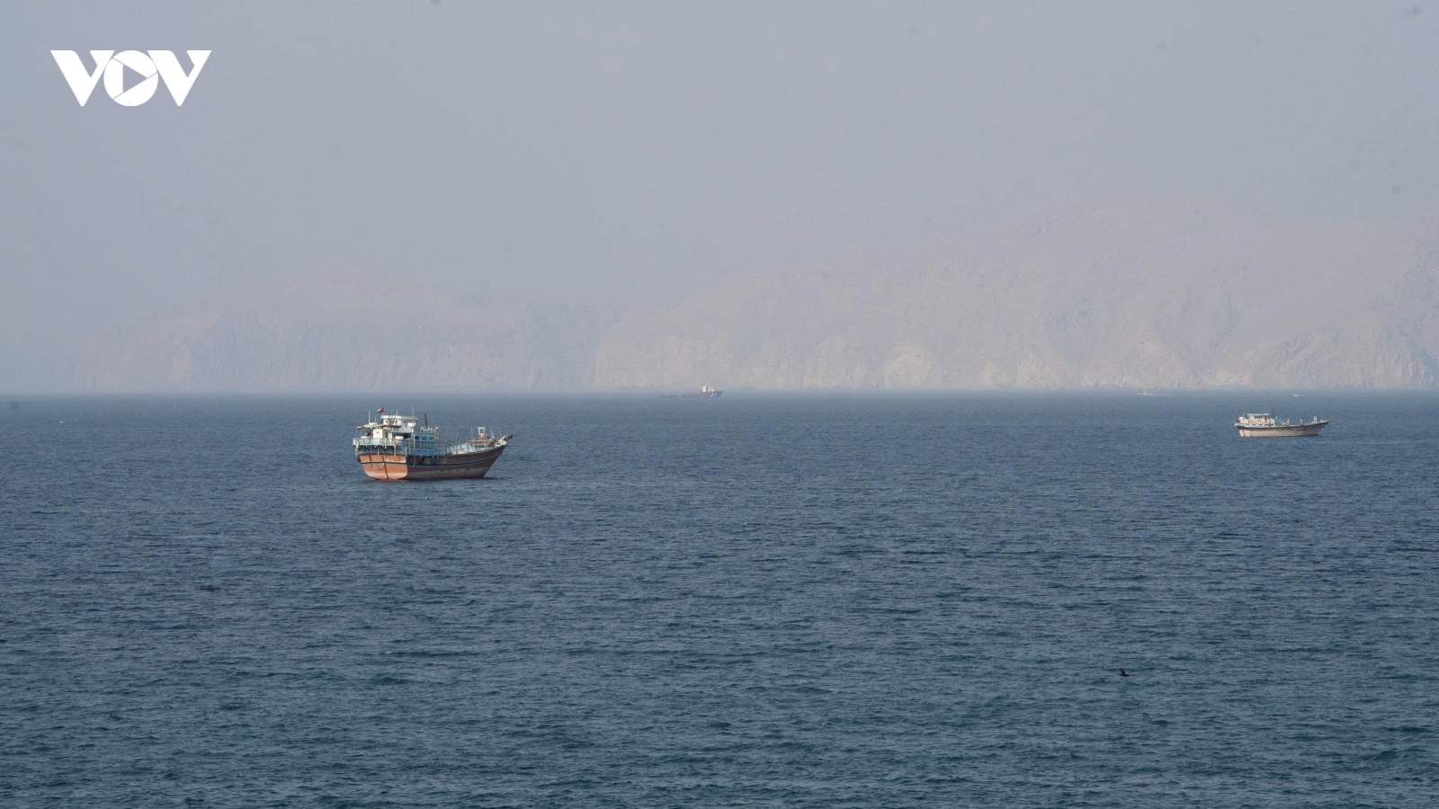 Iran và Oman thảo luận về việc khôi phục tự do hàng hải ở eo biển Hormuz