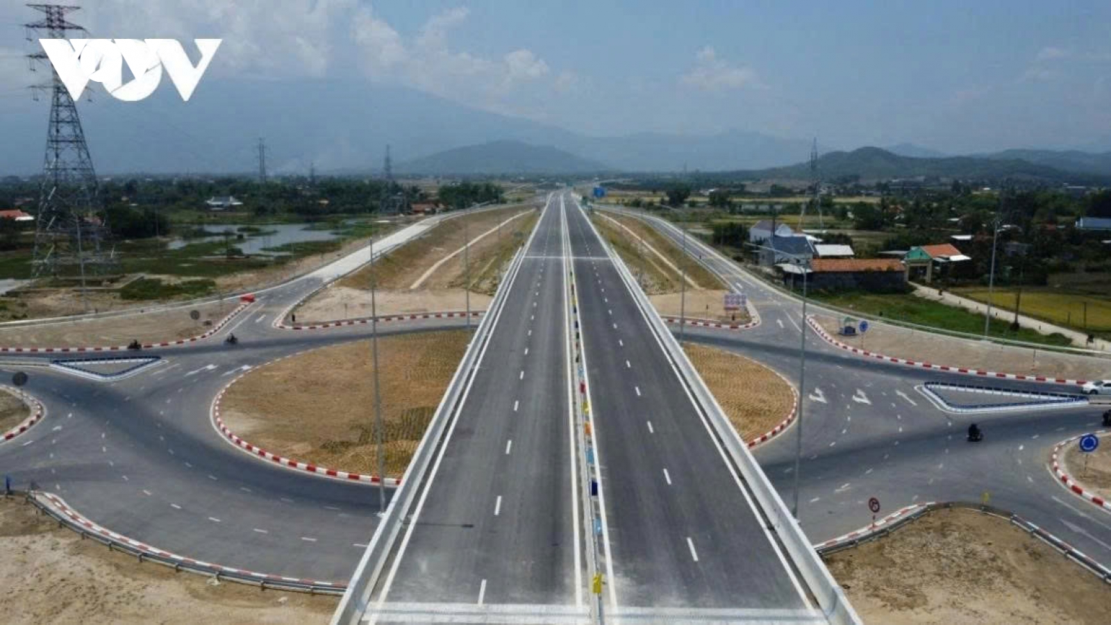 Đi cao tốc dịp 2/9: 28 điểm dừng nghỉ, trạm xăng tài xế cần biết