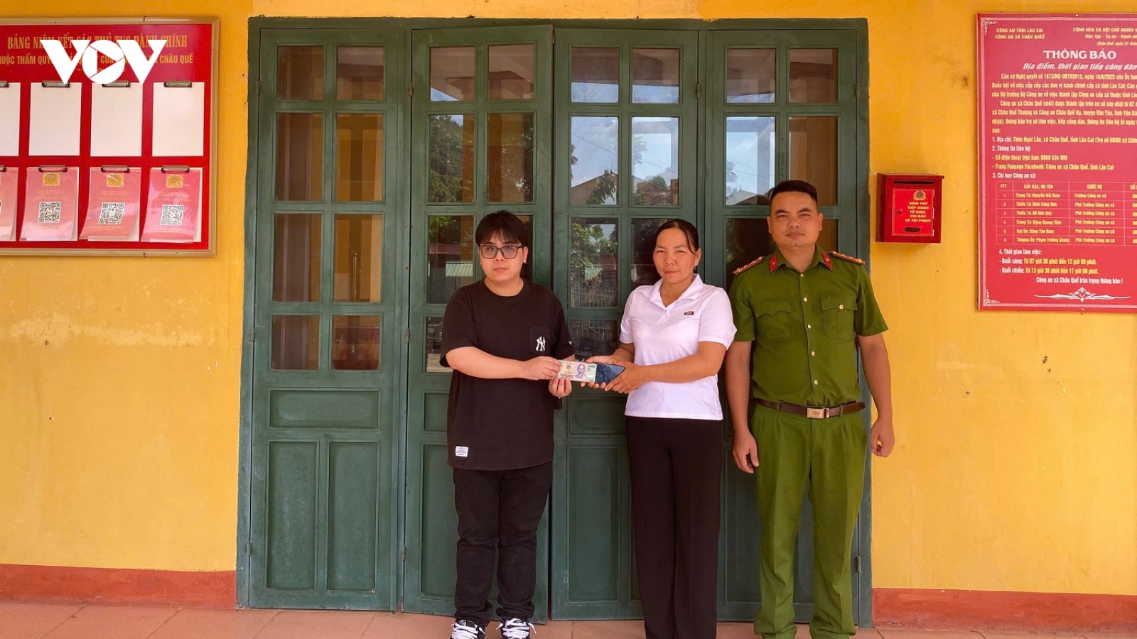 Biểu dương nam thanh niên chủ động trao trả 32 triệu đồng chuyển khoản nhầm