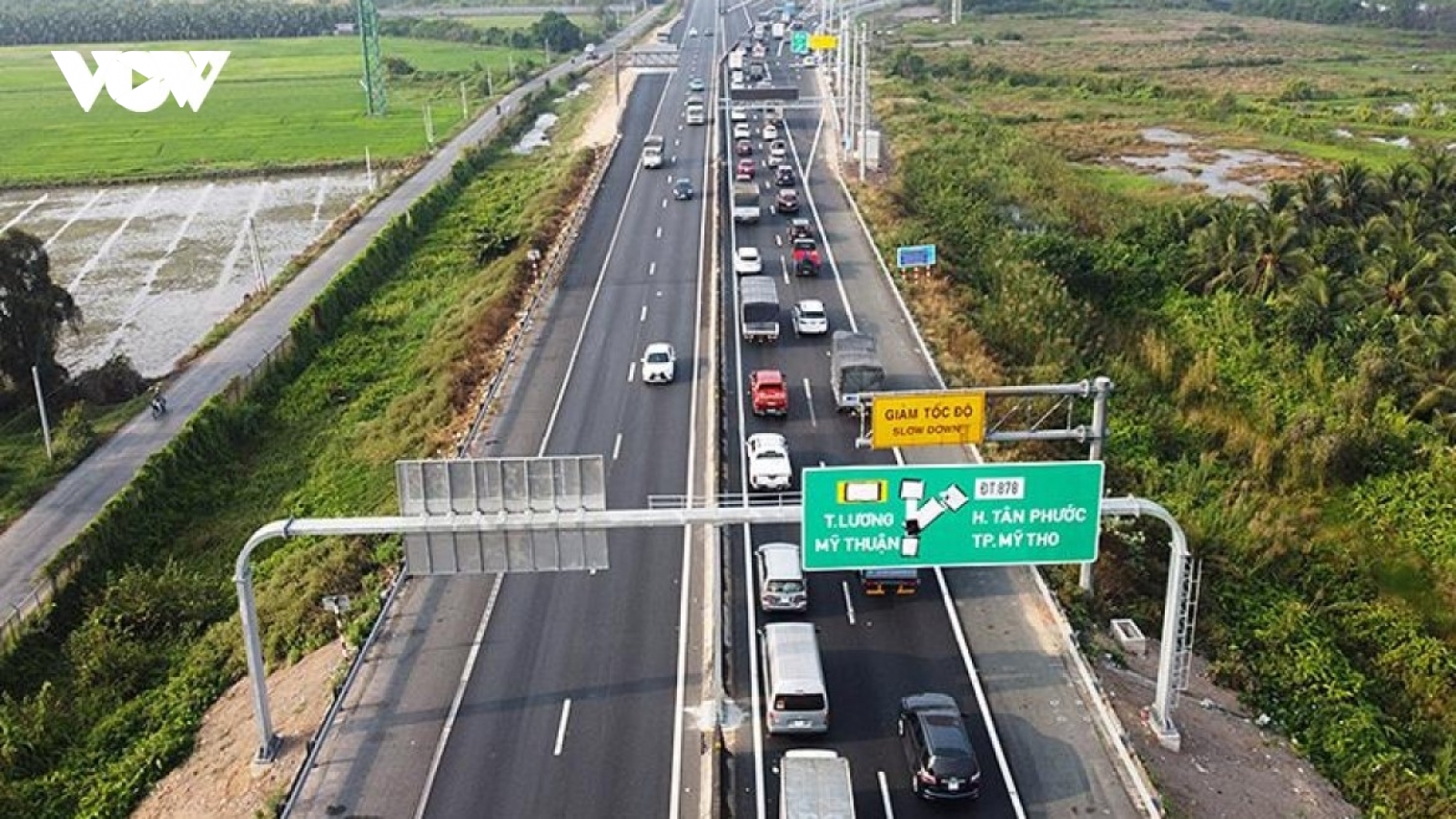 Xử phạt lỗi không giữ khoảng cách an toàn trên cao tốc: Tài xế còn nhiều thắc mắc
