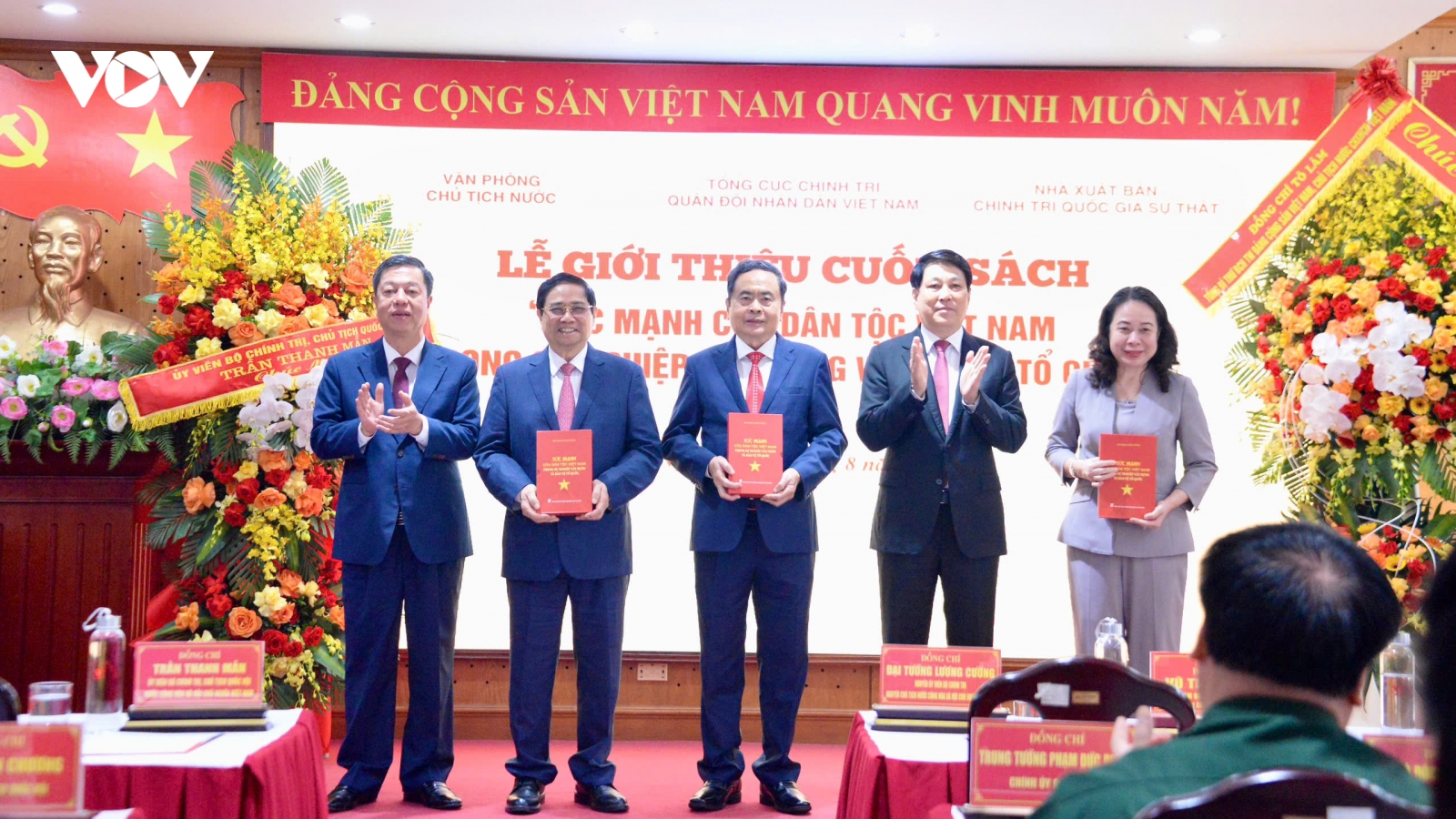 Chủ tịch Quốc hội dự lễ giới thiệu sách của nguyên Chủ tịch nước Lương Cường