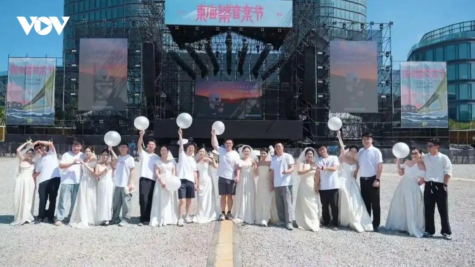 Trung Quốc mở văn phòng đăng ký kết hôn trong ngân hàng