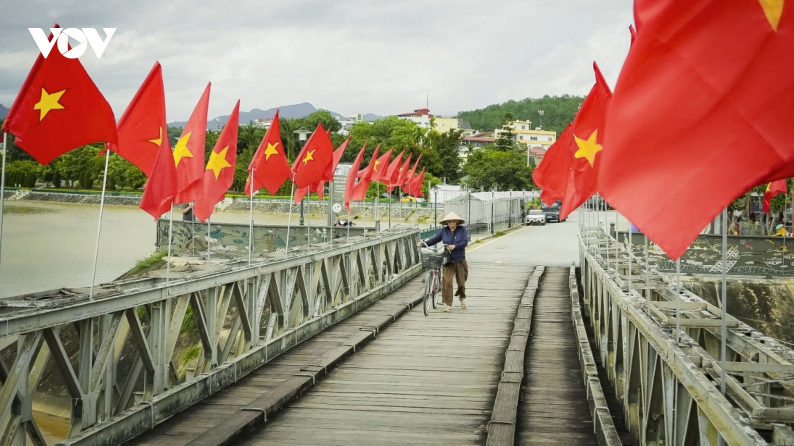Dien Bien adorned with flags and banners ahead of National Day