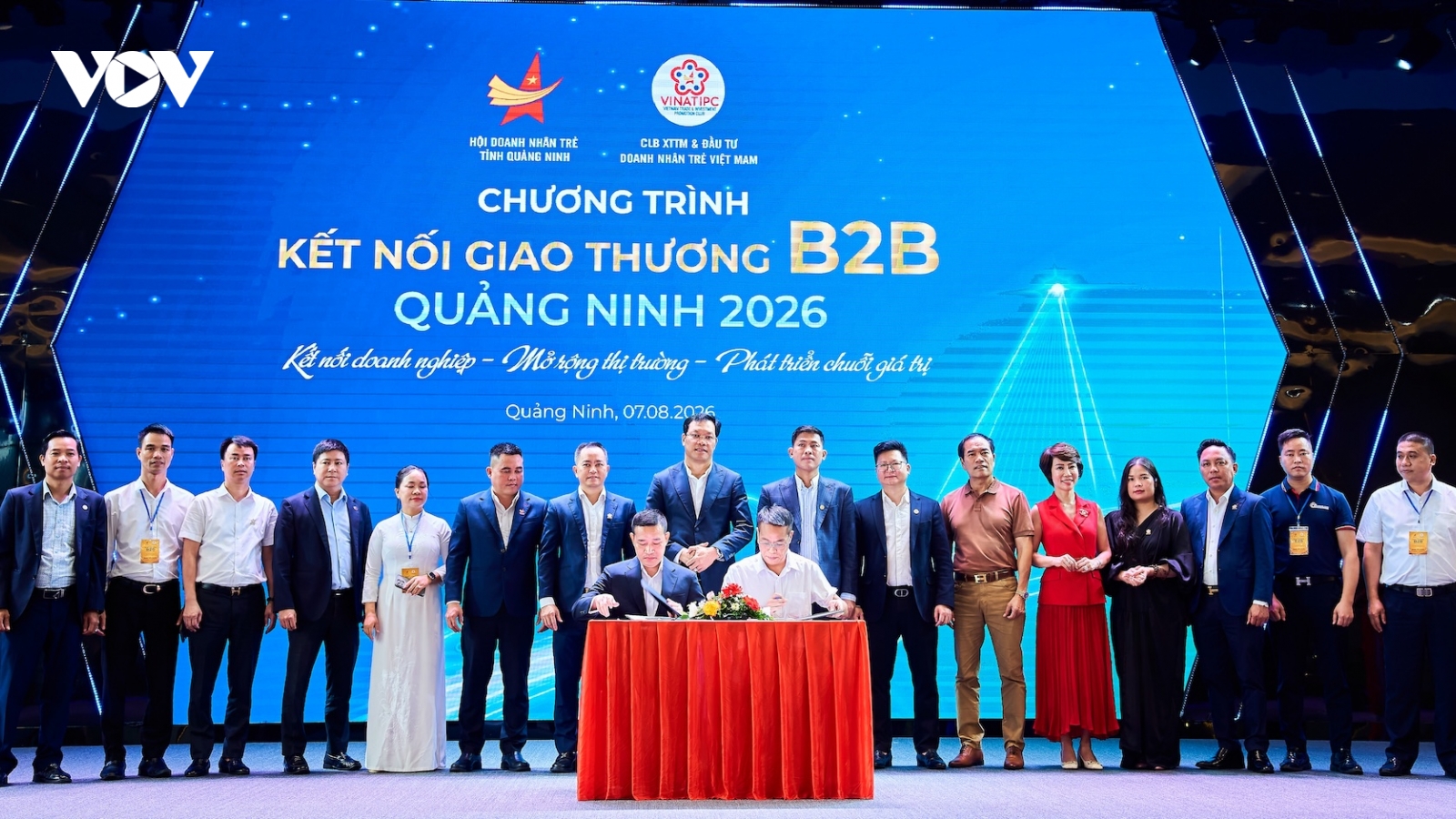 Hiến kế “chuyển đổi kép" cho kinh tế