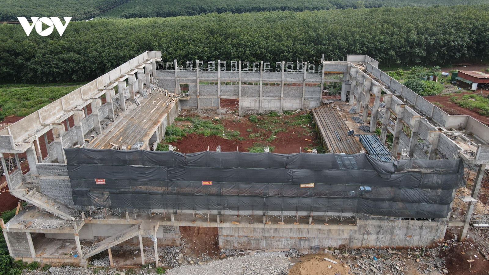 Trung tâm Văn hoá hơn 22 tỷ đồng ở Đắk Lắk bị nứt gãy dầm sàn nghiêm trọng