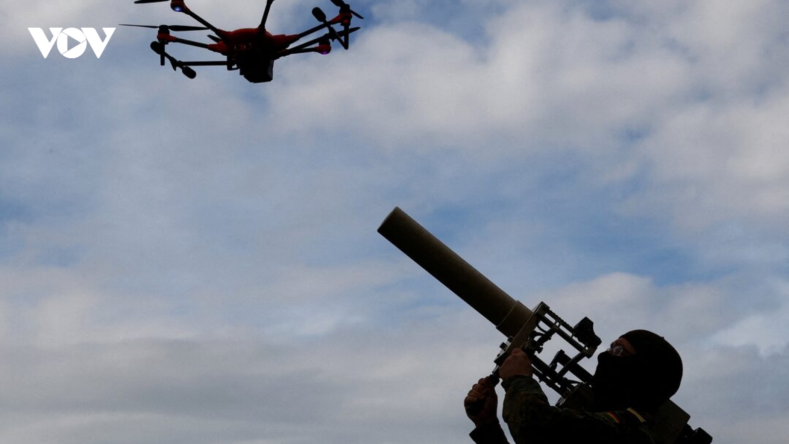 Đức điều tra nghi vấn khủng bố khi phát hiện UAV mang chất nổ gần máy bay Ukraine
