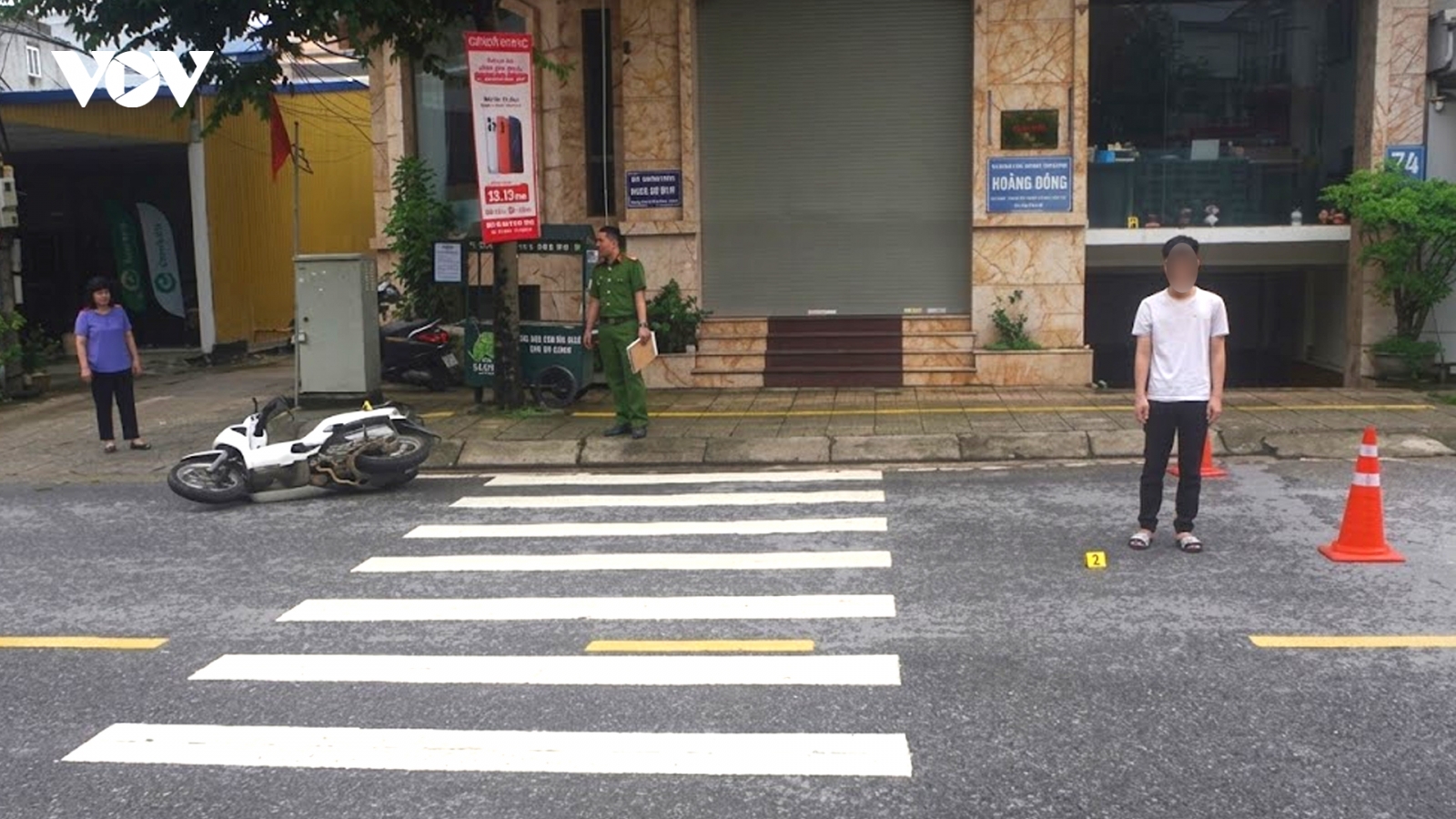 Khởi tố người vừa lái xe vừa dùng điện thoại gây tai nạn giao thông