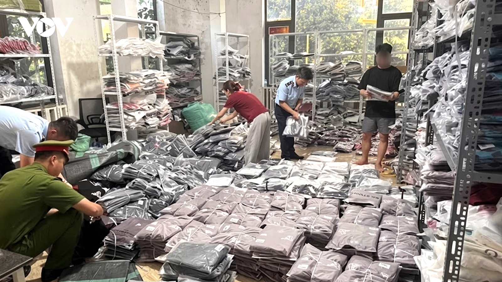 Khởi tố 2 vụ án xâm phạm quyền sở hữu công nghiệp tại Ninh Hiệp, Hà Nội