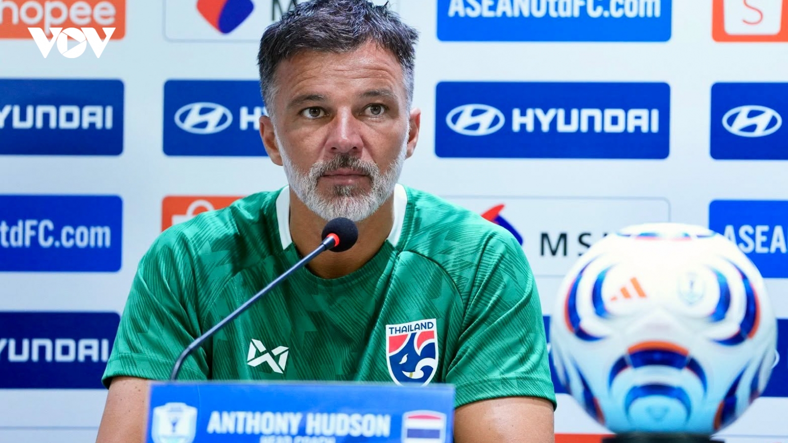 Thái Lan tái đấu Singapore: HLV Anthony Hudson cảnh báo các học trò