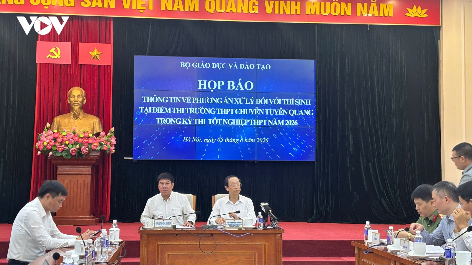 Thứ trưởng Bộ GD-ĐT: Thi lại là phương án phù hợp nhất, bảo đảm tính nhân văn