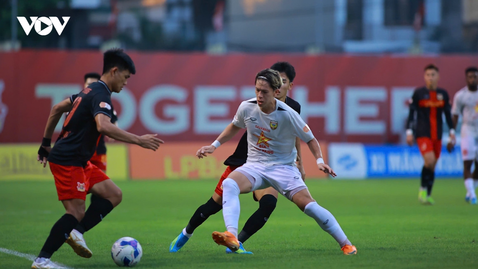 Chuyển nhượng V-League 2026/2027: Tuyển thủ Việt kiều có bến đỗ mới bất ngờ