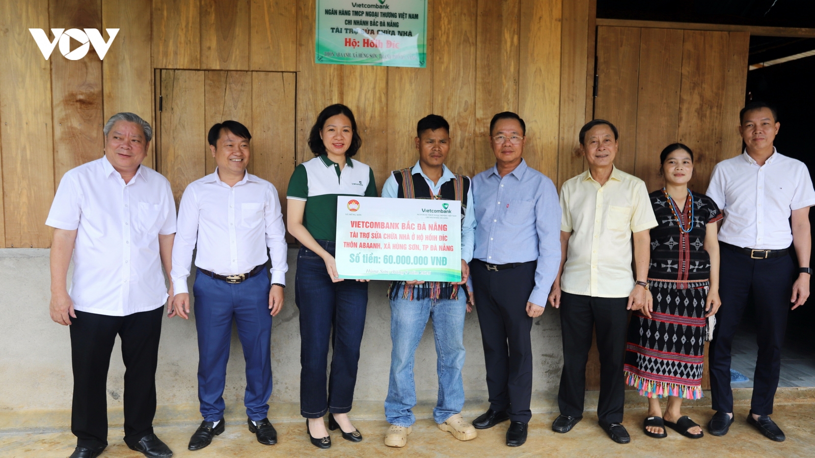 Mang yêu thương đến vùng cao Hùng Sơn