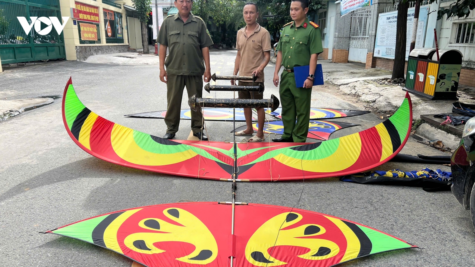 Thả diều gần sân bay Tân Sơn Nhất, 3 người bị triệu tập