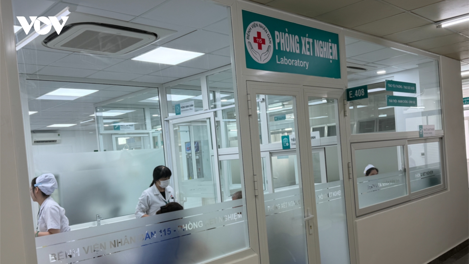9 đội khám lưu động của Bệnh viện Nhân dân 115 khám sức khỏe toàn dân tại TP.HCM
