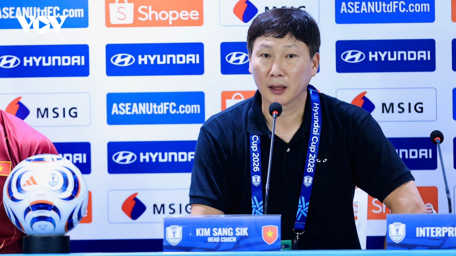 HLV Kim Sang Sik: Ronaldo hay Messi cũng khó đánh bại Lê Giang Patrik