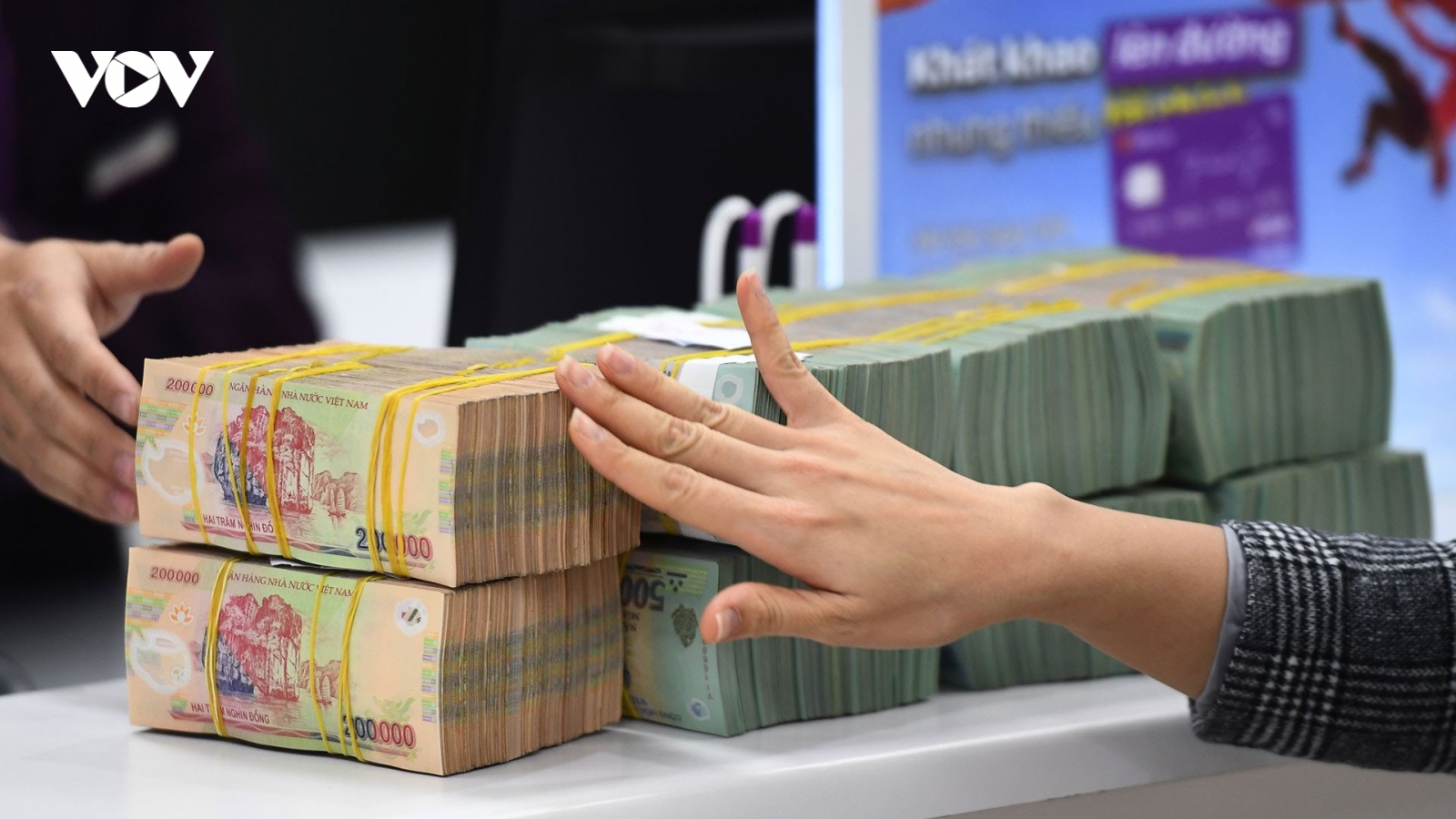 Lãi suất giảm diện rộng, ngân hàng tiếp sức doanh nghiệp tăng trưởng