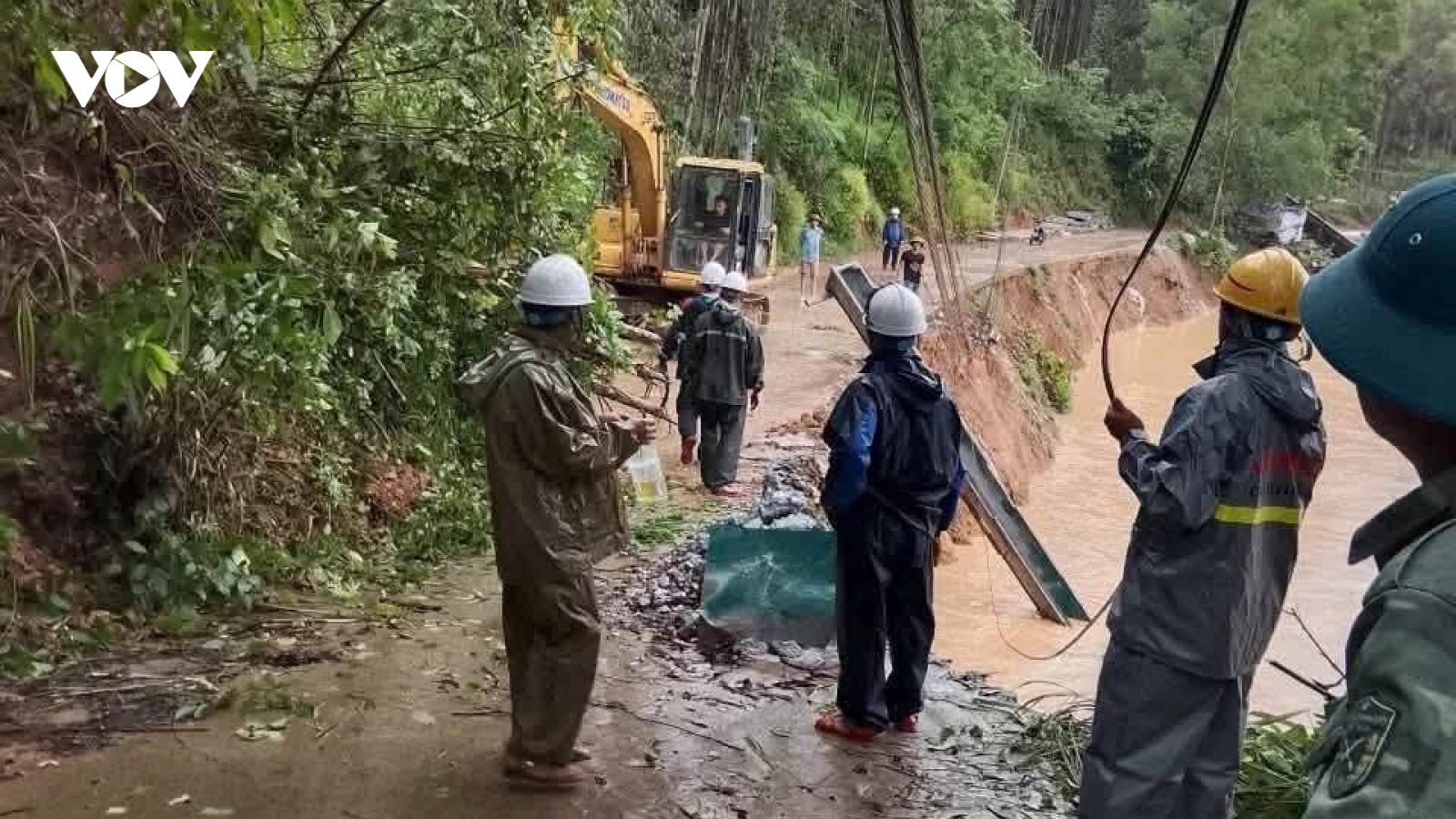 Lạng Sơn khẩn trương khôi phục thông tin liên lạc vùng mưa lũ