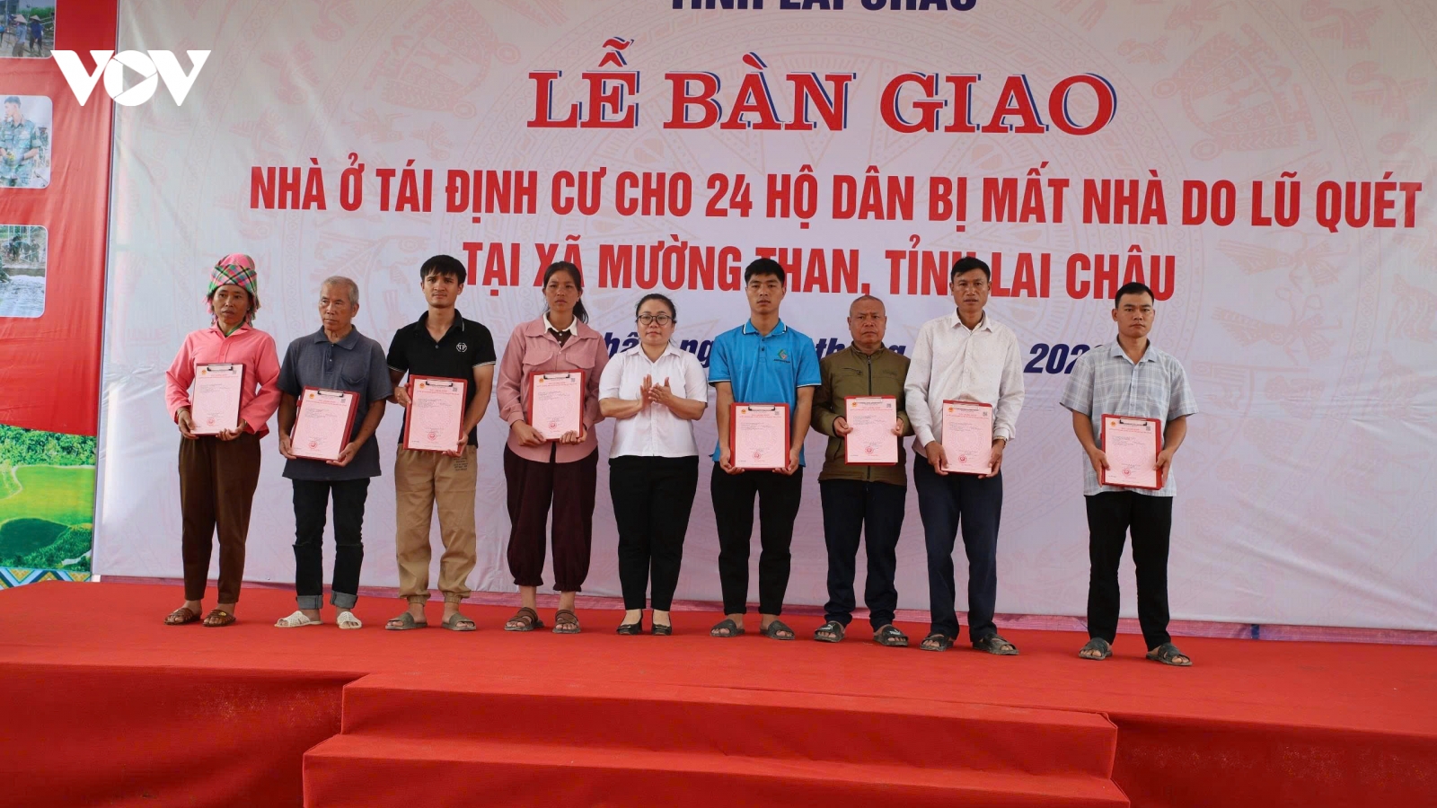 Lai Châu bàn giao 24 căn nhà tái định cư cho người dân vùng lũ Mường Than
