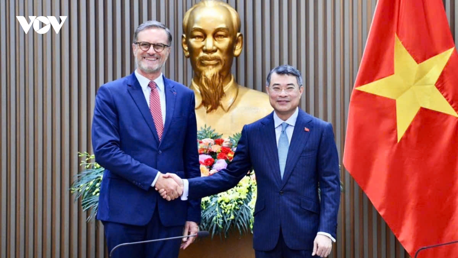 Vietnam attaches importance to Comprehensive Strategic Partnership with France