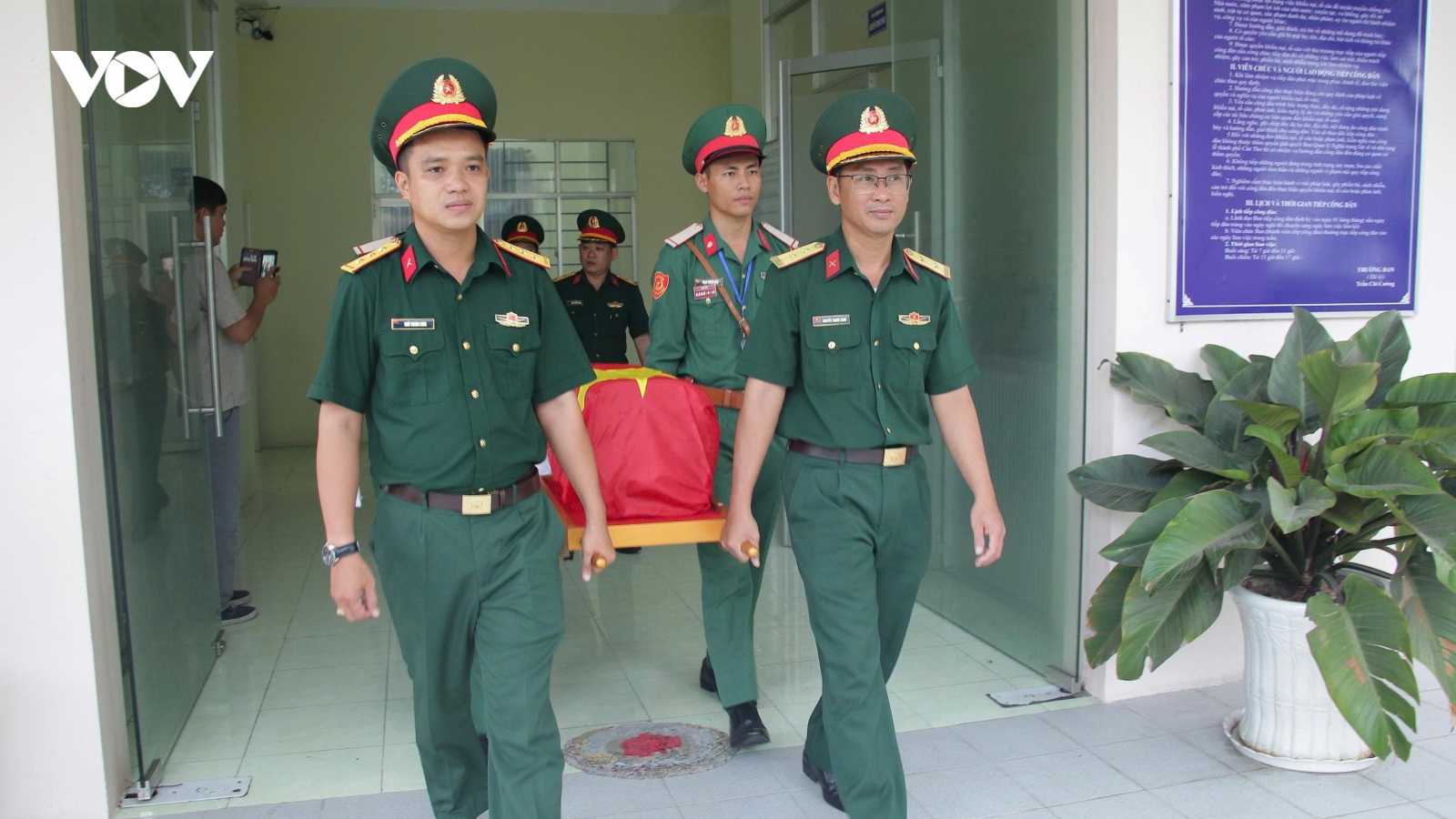 Cần Thơ và An Giang bàn giao 1.617 mẫu sinh phẩm hài cốt liệt sĩ để giám định ADN