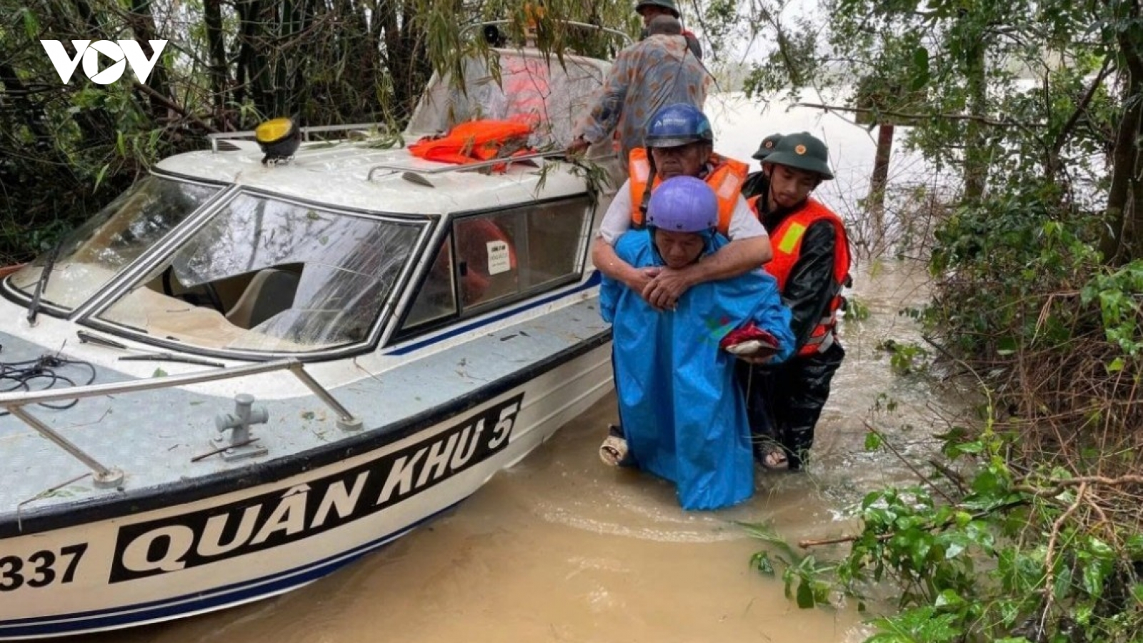 Quân đội sẵn sàng lực lượng ứng phó mưa lũ, sạt lở tại Bắc Bộ và Bắc Trung Bộ