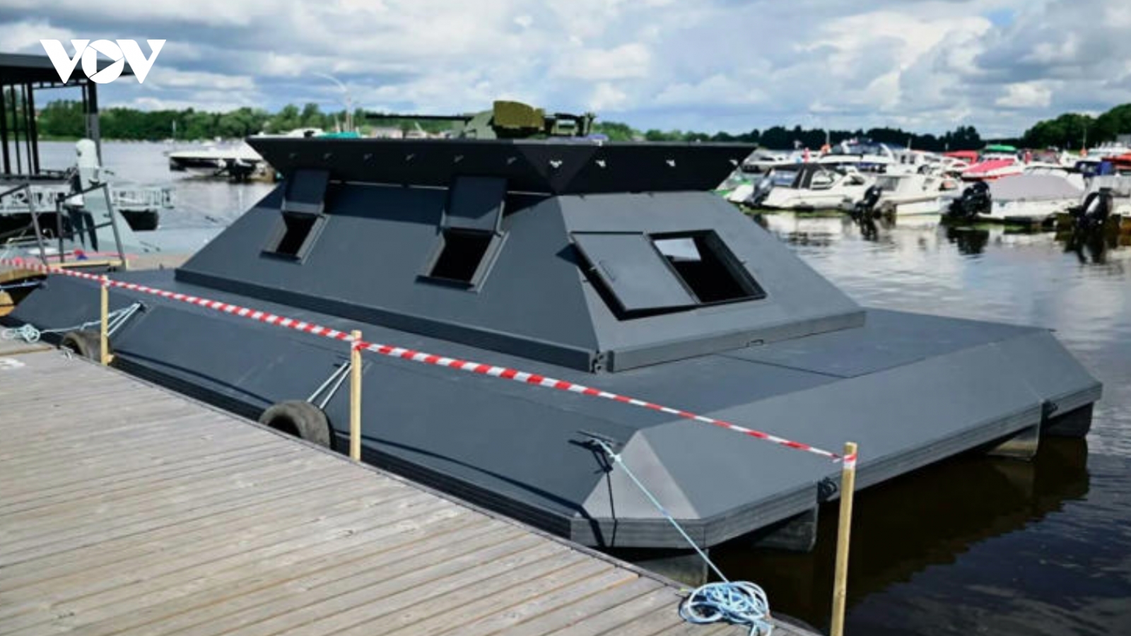 Nga dựng “lô cốt nổi” mang pháo, đối phó UAV Ukraine trên biển