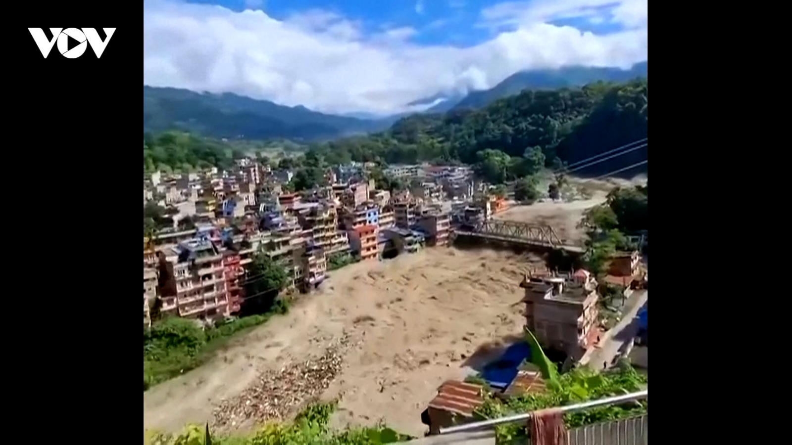 Lũ quét như sóng thần ở Nepal khiến ít nhất 160 người thiệt mạng
