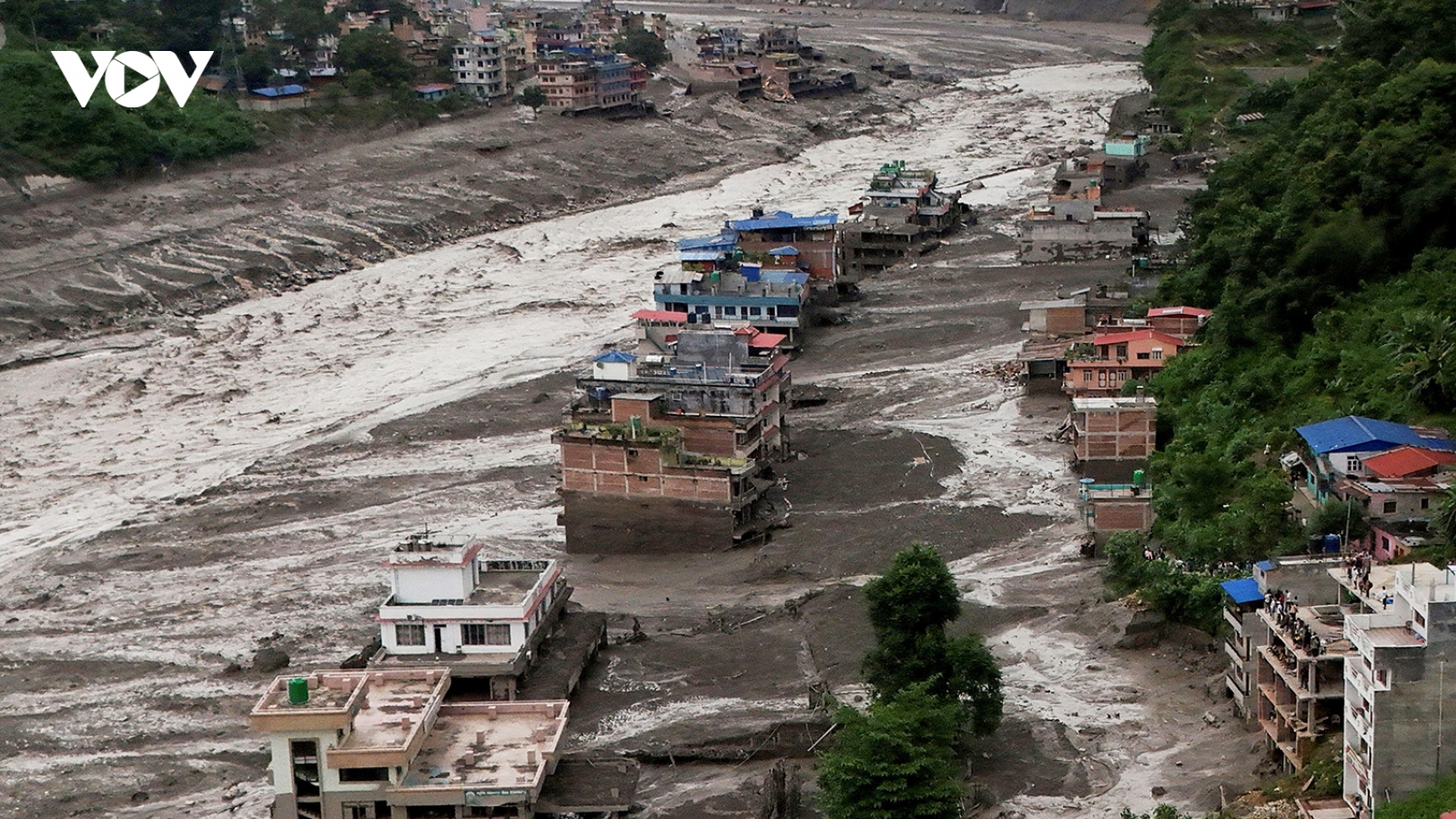 Điều gì gây ra dòng lũ kinh hoàng ở Nepal?
